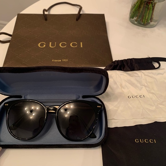 Authentic Gucci sunglasses GG0195SK - Picture 2 of 4